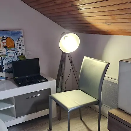 Le Cocon De La République: Tranquil Mezzanine With Southern Views Agde