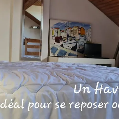 Le Cocon De La République: Tranquil Mezzanine With Southern Views *